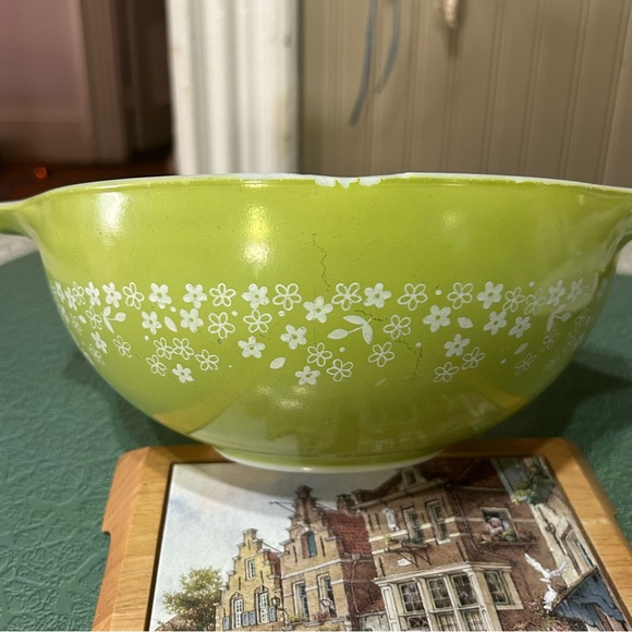 Pyrex Spring Blossom Cream and sugar set Excellent and 2 green Pyrex bowls as is - Picture 10 of 12